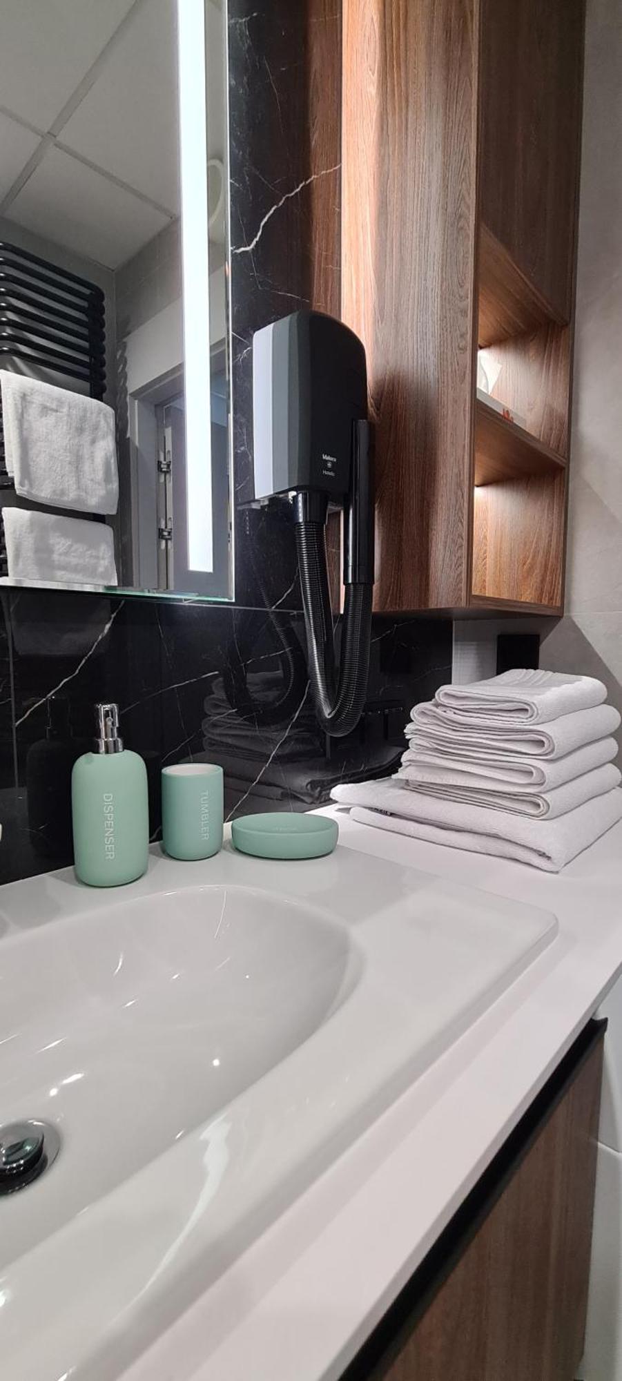 Luksusowy Bliska Wola Saba Apartamento *